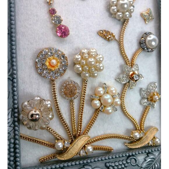 Whimsical Floral Jewelry Art Hand Crafted Vintage Pearls Gold Pink Dragonfly NEW - Picture 5 of 13